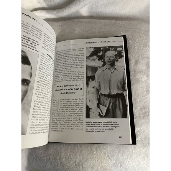 The Hitler Conspiracies : Secrets and Lies Behind the Rise and Fall of the Nazi - Picture 3 of 16